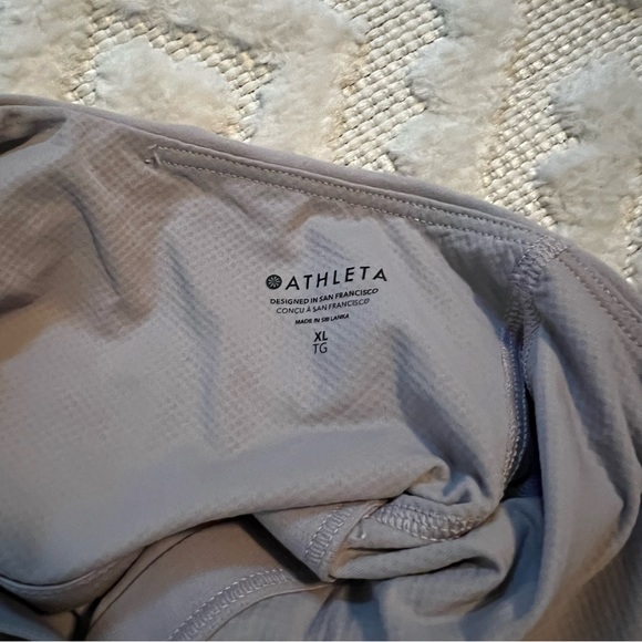 COPY - Athleta Elation V-Neck Crop D-DD - Picture 3 of 5